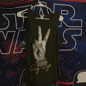 Cold shoulder tee